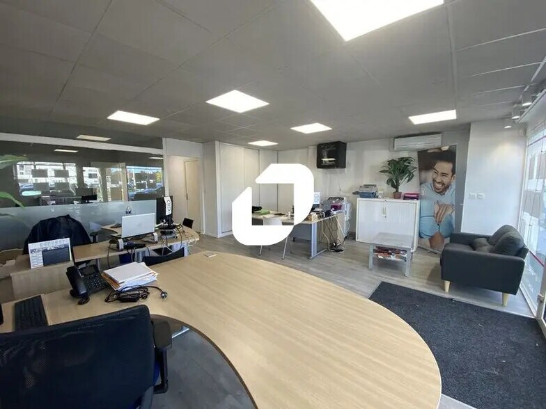 Local commercial dans VILLENAVE-D'ORNON à louer - Photo intérieure – Image 2 sur 8