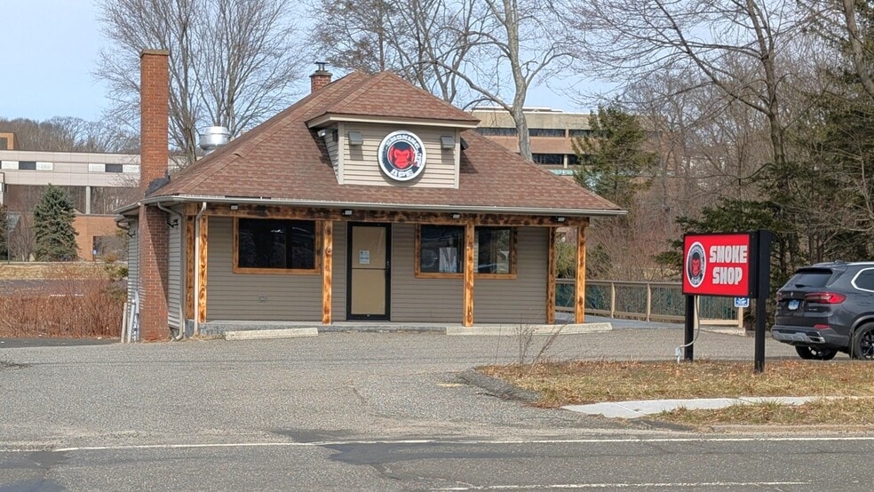 702 Chase Pky, Waterbury, CT à vendre - Photo principale – Image 1 sur 4
