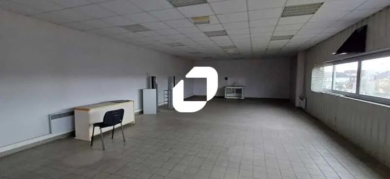 Local d’activités dans Les Mureaux à louer - Photo de l’immeuble – Image 3 sur 6