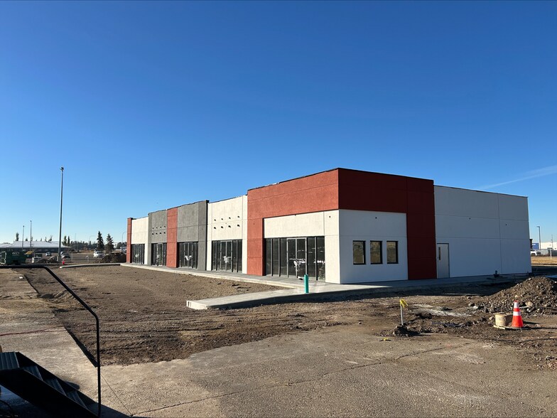 3725 56 St, Wetaskiwin, AB à louer - Photo de l’immeuble – Image 2 sur 8