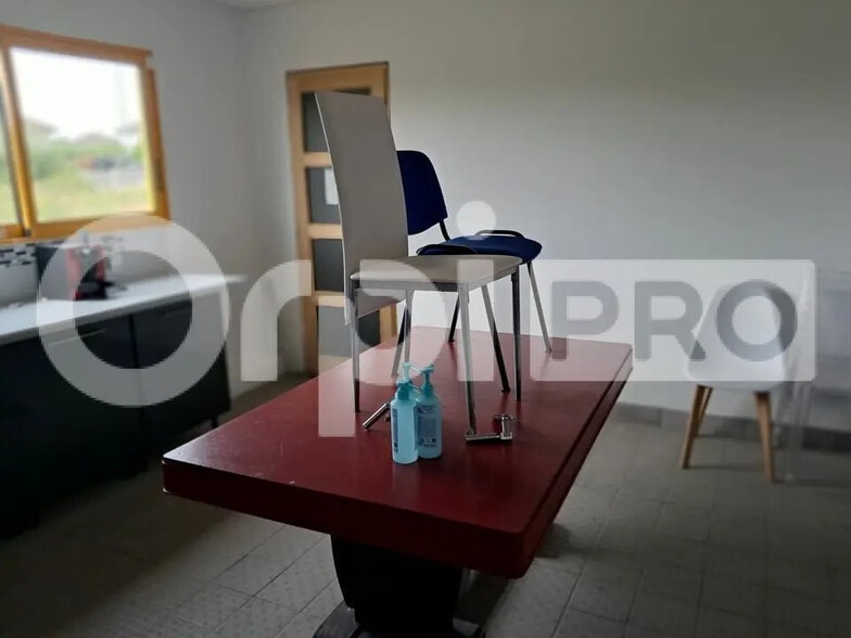 Bureau dans Domérat à louer - Photo intérieure – Image 3 sur 8