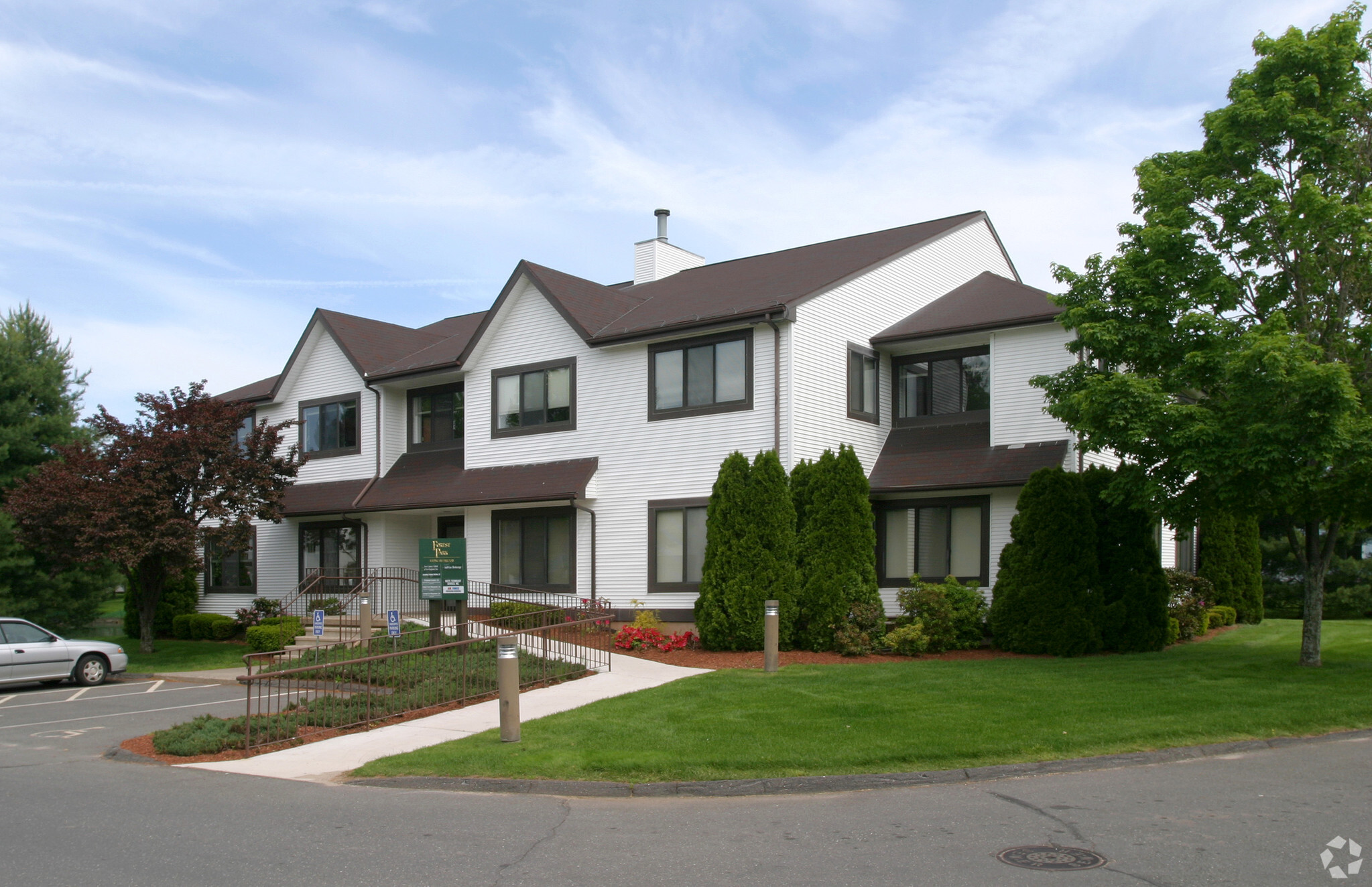 5 Forest Park Dr, Farmington, CT à louer Photo principale– Image 1 sur 3