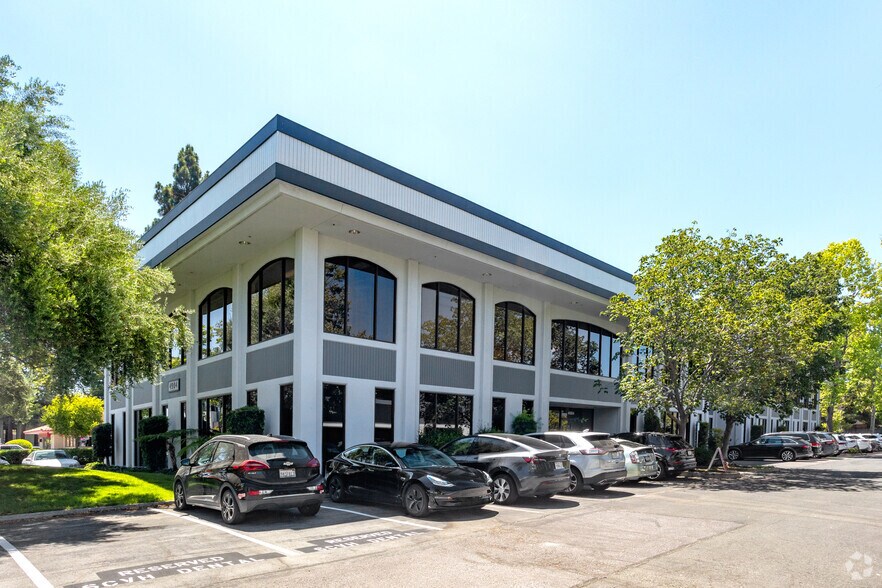 4984 El Camino Real, Los Altos, CA à louer - Photo de l’immeuble – Image 2 sur 4