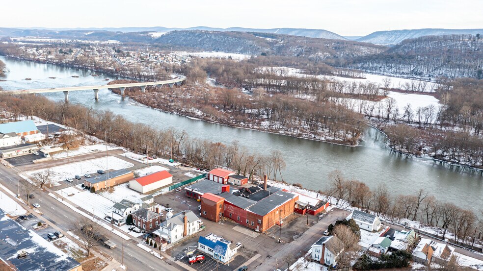 328 W Front St, Berwick, PA à vendre - Photo de l’immeuble – Image 3 sur 92