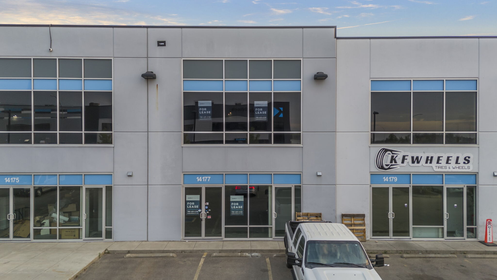 14177 162 Av NW, Edmonton, AB à louer Photo de l’immeuble– Image 1 sur 23