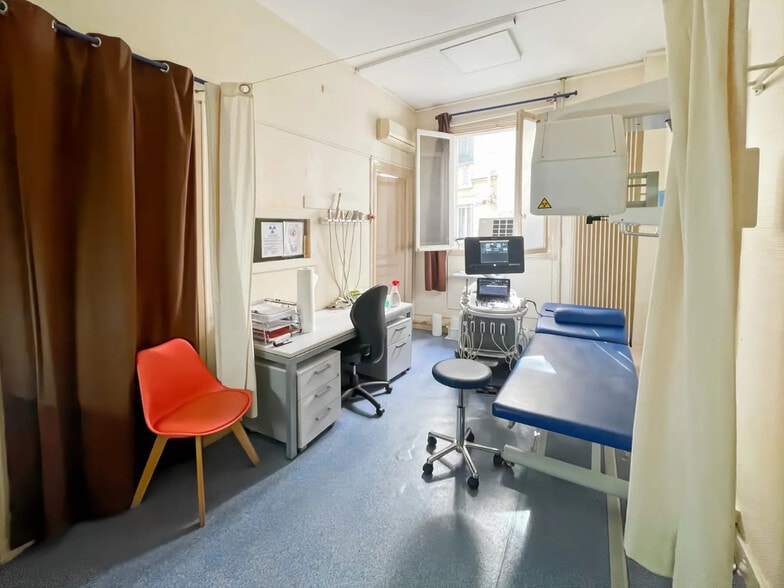 11 Place De La République, Paris à vendre - Photo de l’immeuble – Image 3 sur 5