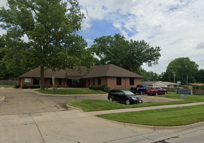 1020 SW Fairlawn Rd, Topeka, KS à vendre - Photo de l’immeuble – Image 2 sur 8