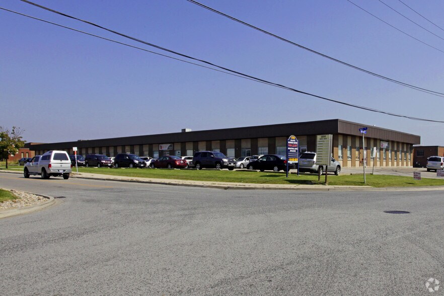 1200 Aimco Blvd, Mississauga, ON à vendre - Photo principale – Image 1 sur 2