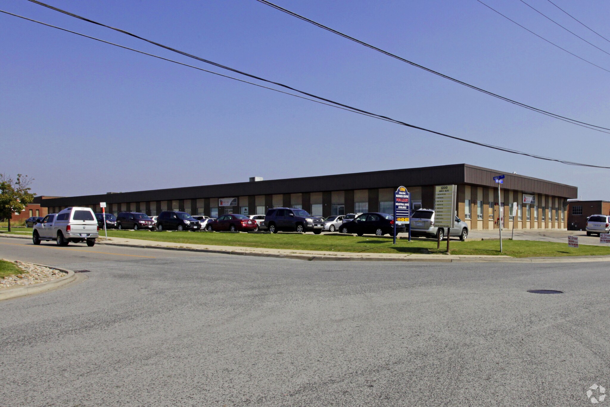 1200 Aimco Blvd, Mississauga, ON à vendre Photo principale– Image 1 sur 3