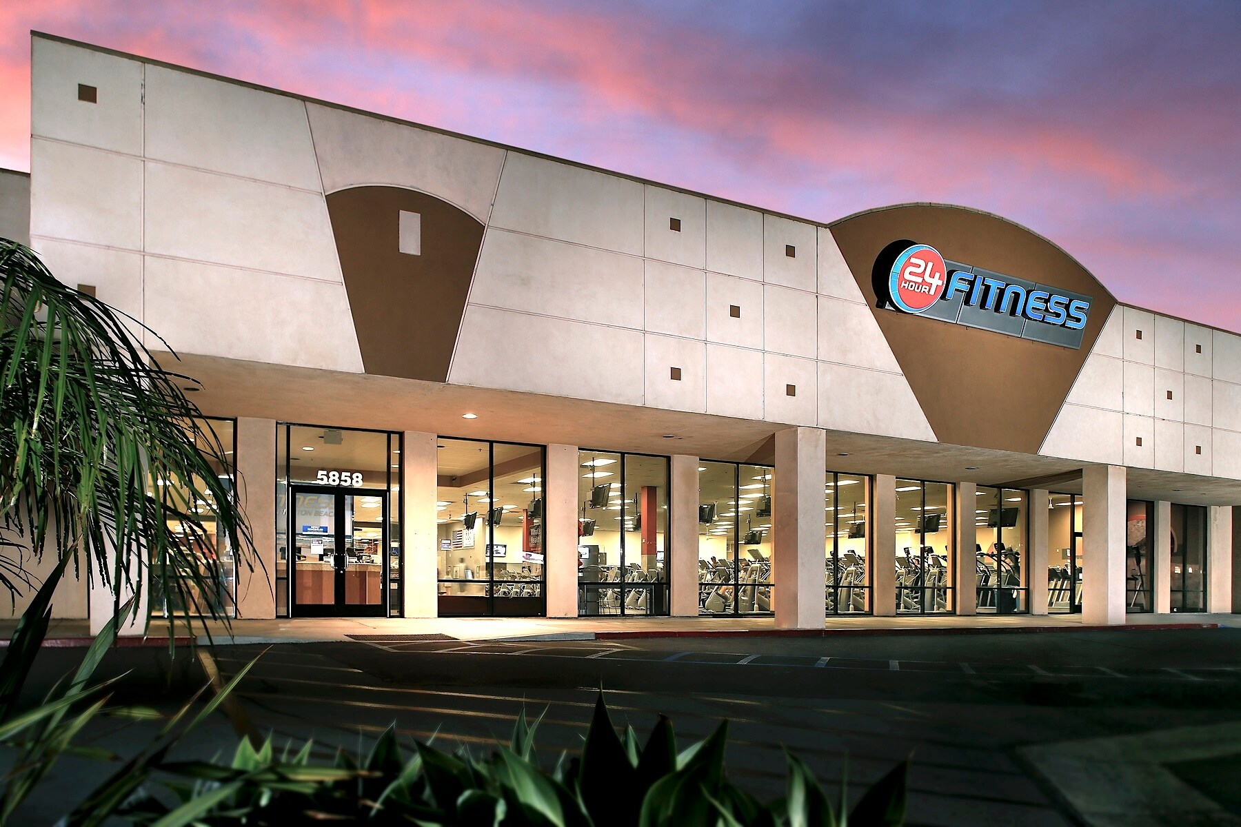 5858 Warner Ave, Huntington Beach, CA à vendre Photo principale– Image 1 sur 8