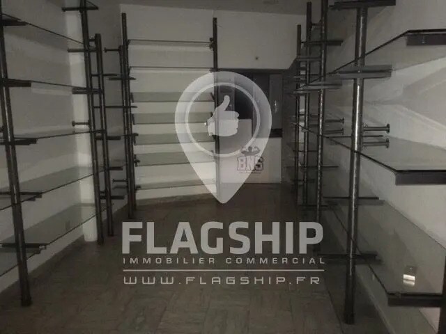 Local commercial dans Paris à louer - Photo de l’immeuble – Image 1 sur 5