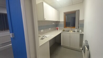 Roydsdale Way, Bradford à louer Photo intérieure– Image 2 sur 5