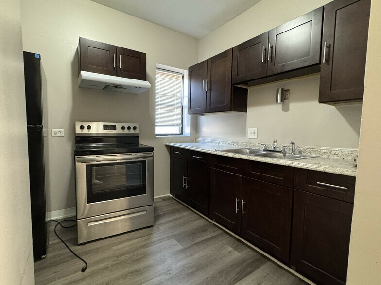 6811 S Paxton Ave, Chicago, IL à vendre - Photo de l’immeuble – Image 3 sur 5