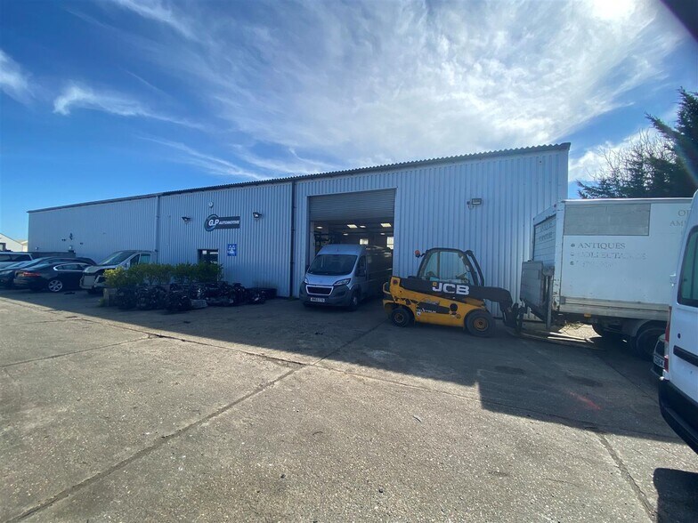 19 Cambridge Rd, Weymouth à louer - Photo de l’immeuble – Image 2 sur 3