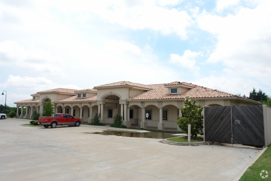 1001 Long Prairie Rd, Flower Mound, TX à louer - Photo de l’immeuble – Image 2 sur 4