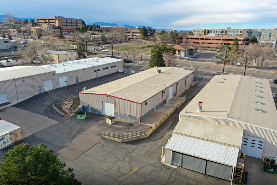12430 W Cedar Dr, Lakewood, CO à louer - Photo de l’immeuble – Image 3 sur 15