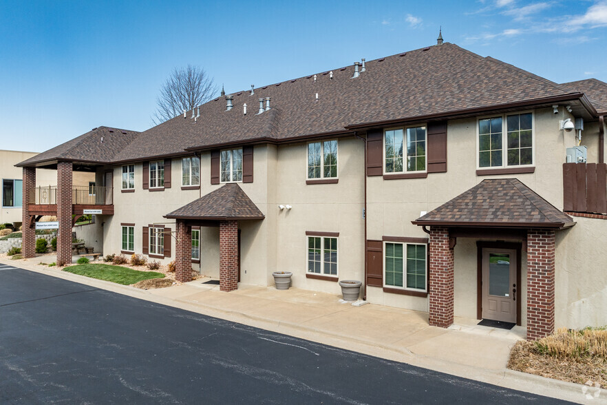 1546 E Bradford Pky, Springfield, MO à vendre - Photo de l’immeuble – Image 2 sur 23