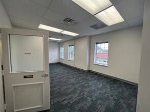 5700-5714 Connecticut Ave NW, Washington, DC à louer Photo intérieure– Image 2 sur 3