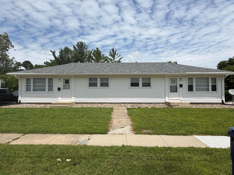 Tripp Street Duplex Properties portefeuille de 4 biens à vendre sur LoopNet.fr - Photo principale – Image 2 sur 4