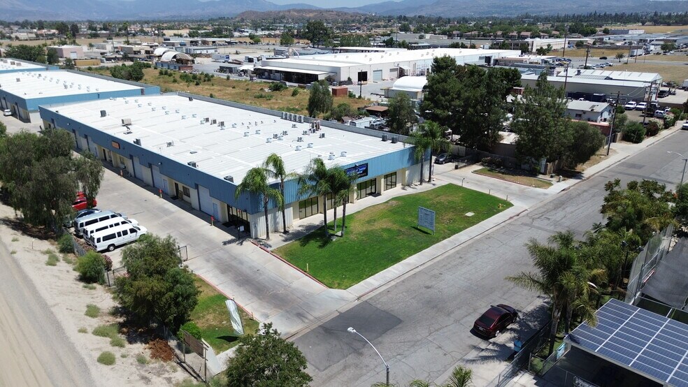 1231 S Buena Vista St, San Jacinto, CA à louer - Photo de l’immeuble – Image 1 sur 23