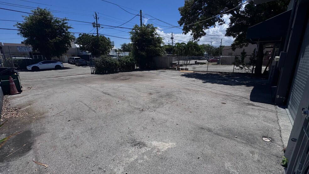 1847 NW 21st St, Miami, FL à louer - Photo de l’immeuble – Image 3 sur 21