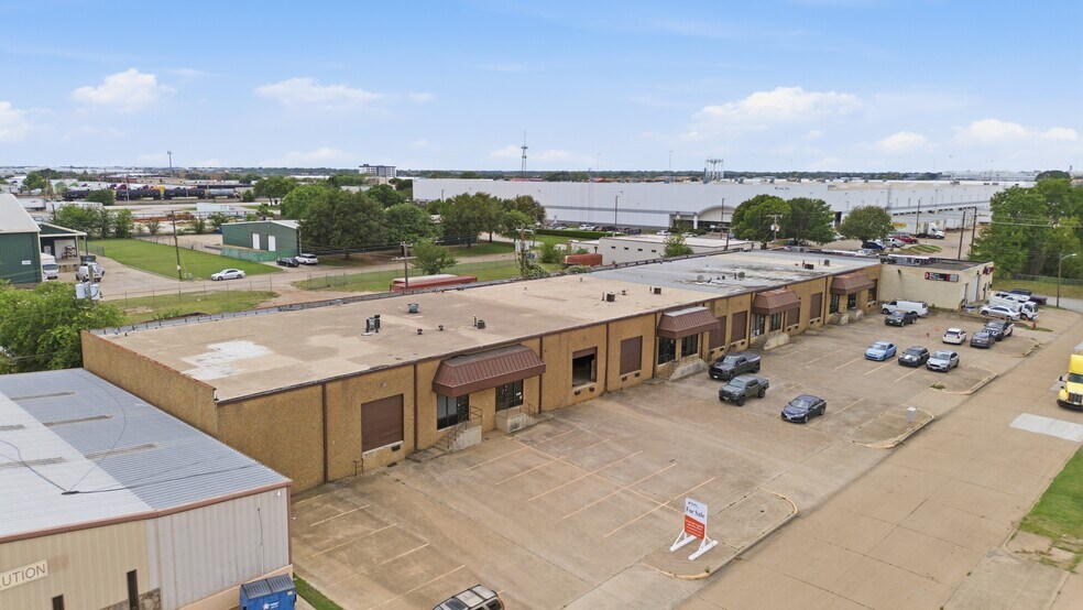 2457 NW Dallas St, Grand Prairie, TX à vendre - Photo de l’immeuble – Image 2 sur 11