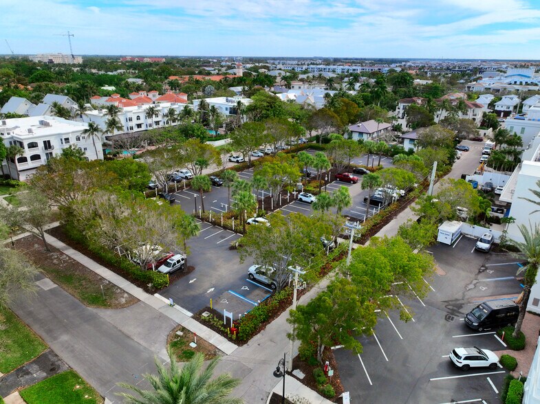 410 4th St SE, Naples, FL à vendre - Photo de l’immeuble – Image 3 sur 15