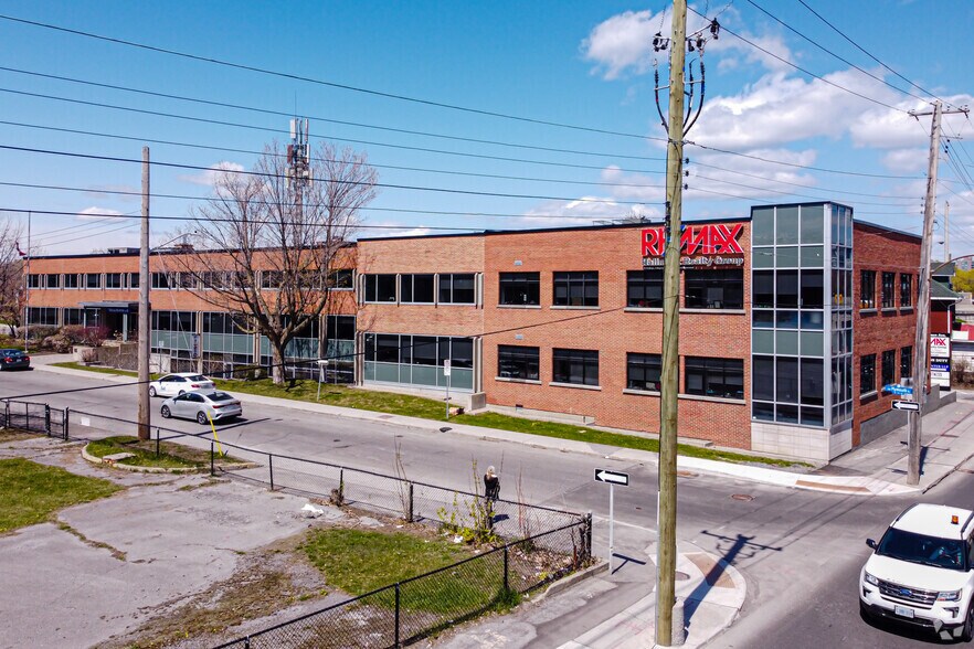 85 Plymouth St, Ottawa, ON à louer - Photo principale – Image 1 sur 2