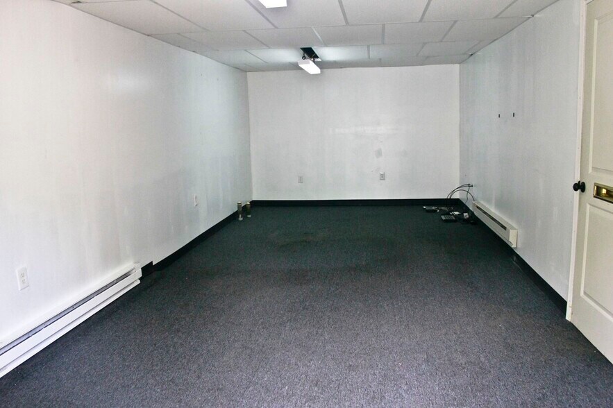 425 Turner Ave NW, Grand Rapids, MI à vendre - Photo intérieure – Image 2 sur 4