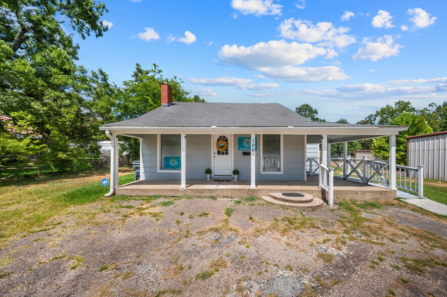 1009 E Denman Ave, Lufkin, TX à vendre - Photo de l’immeuble – Image 1 sur 11