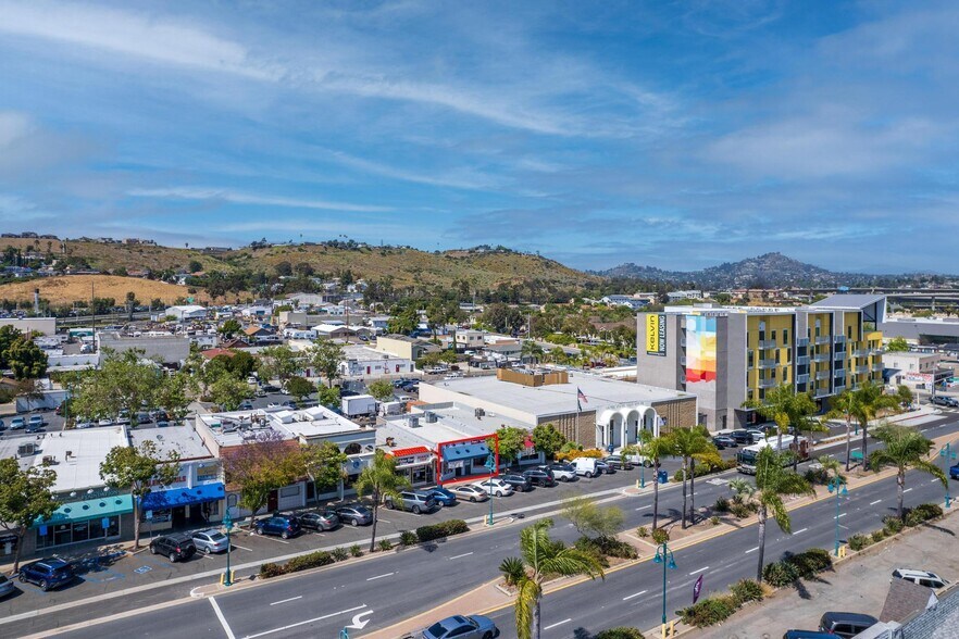 7918 Broadway, Lemon Grove, CA à vendre - Photo de l’immeuble – Image 2 sur 17