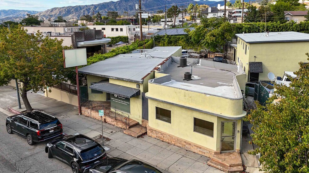 7161-7165 Foothill Blvd portefeuille de 2 biens à vendre sur LoopNet.fr - Photo de l’immeuble – Image 2 sur 14