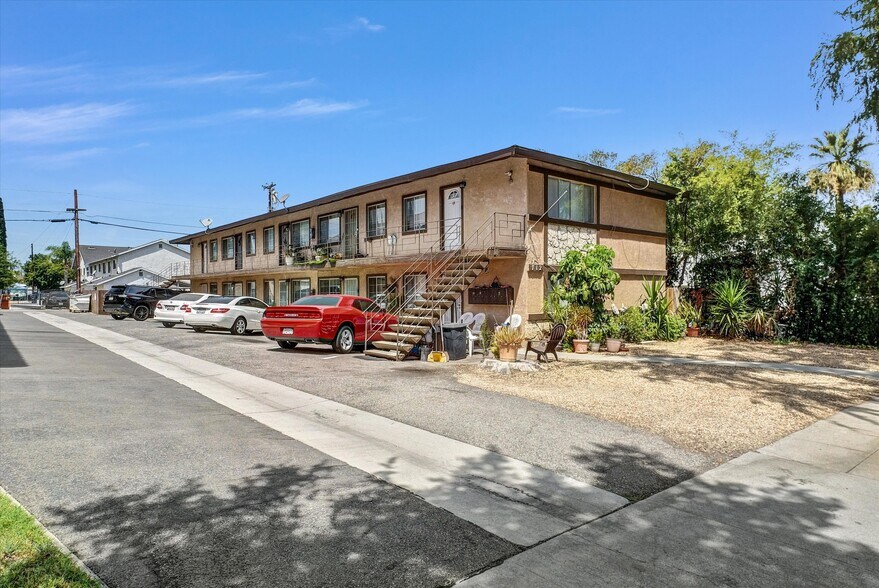 712 E Howard St, Corona, CA à vendre - Photo de l’immeuble – Image 2 sur 10