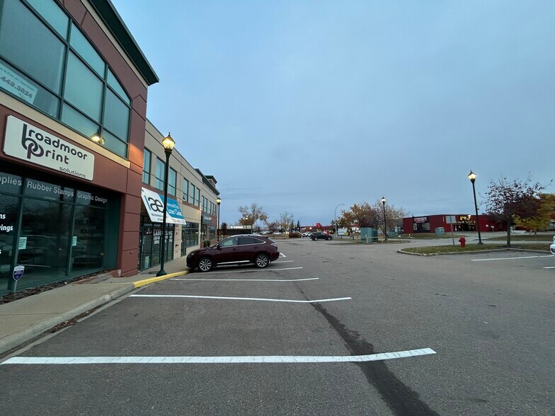 150 Chippewa Rd, Sherwood Park, AB à louer - Photo de l’immeuble – Image 2 sur 4