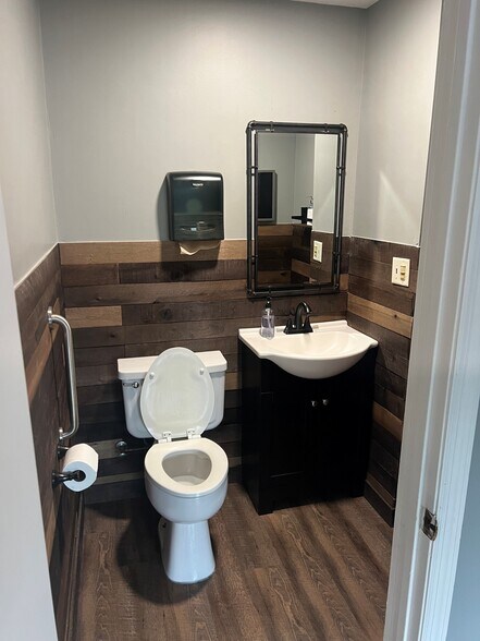 1377 Cross Creek Cir, Tallahassee, FL à vendre - Photo intérieure – Image 3 sur 11