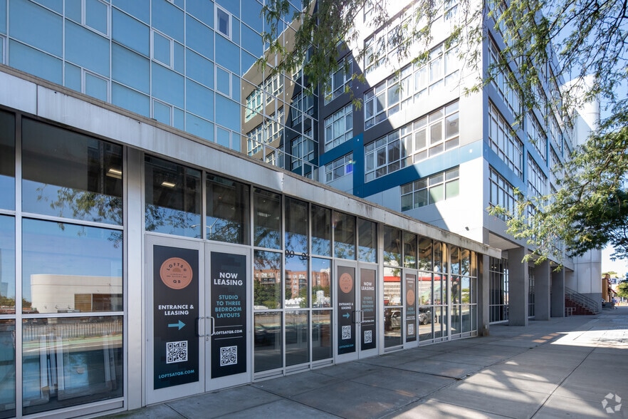 90-02 Queens Blvd, Elmhurst, NY à vendre - Photo principale – Image 1 sur 11