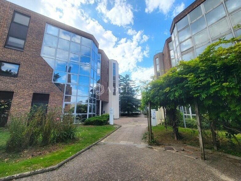 14-20 Rue Jules Saulnier, Saint-Denis à louer - Photo de l’immeuble – Image 1 sur 9
