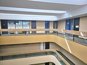 6100 Corporate Dr, Houston, TX à louer Photo intérieure– Image 1 sur 5