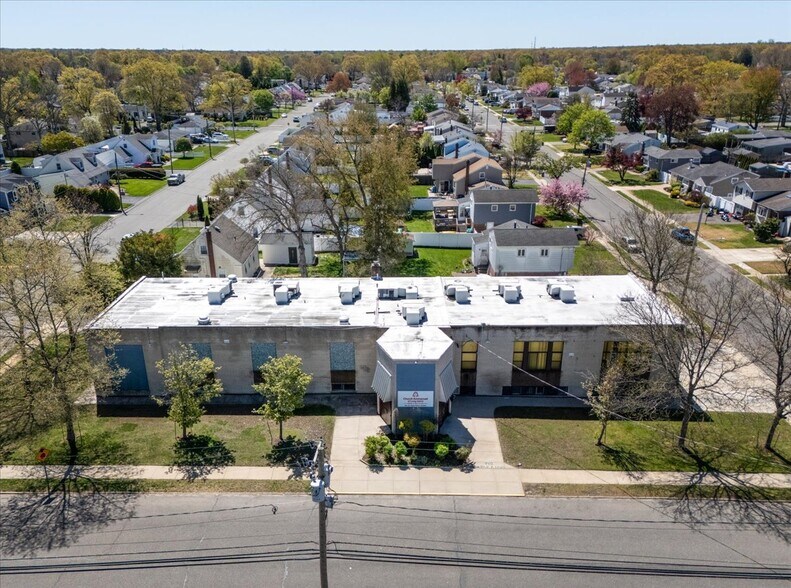 330 Central Ave, Deer Park, NY à vendre - Photo de l’immeuble – Image 1 sur 35