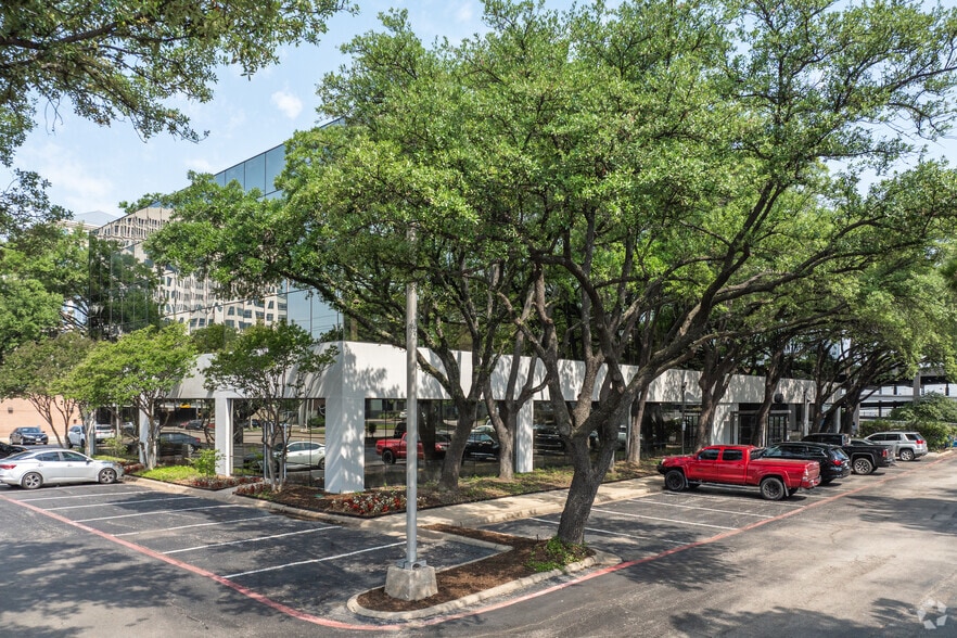 14110 N Dallas Pky, Dallas, TX à louer - Photo de l’immeuble – Image 3 sur 21