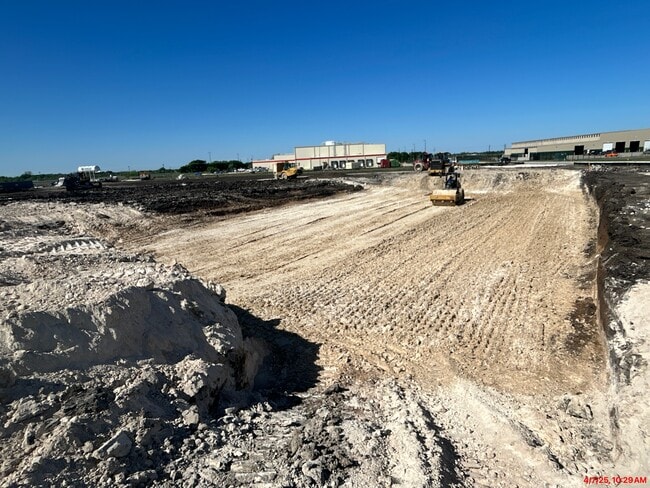 Plus de détails pour 2605 Dewitt St, Lockhart, TX - Industriel/Logistique à vendre