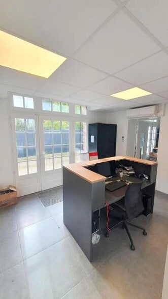 Bureau dans Versailles à louer - Photo de l’immeuble – Image 3 sur 21