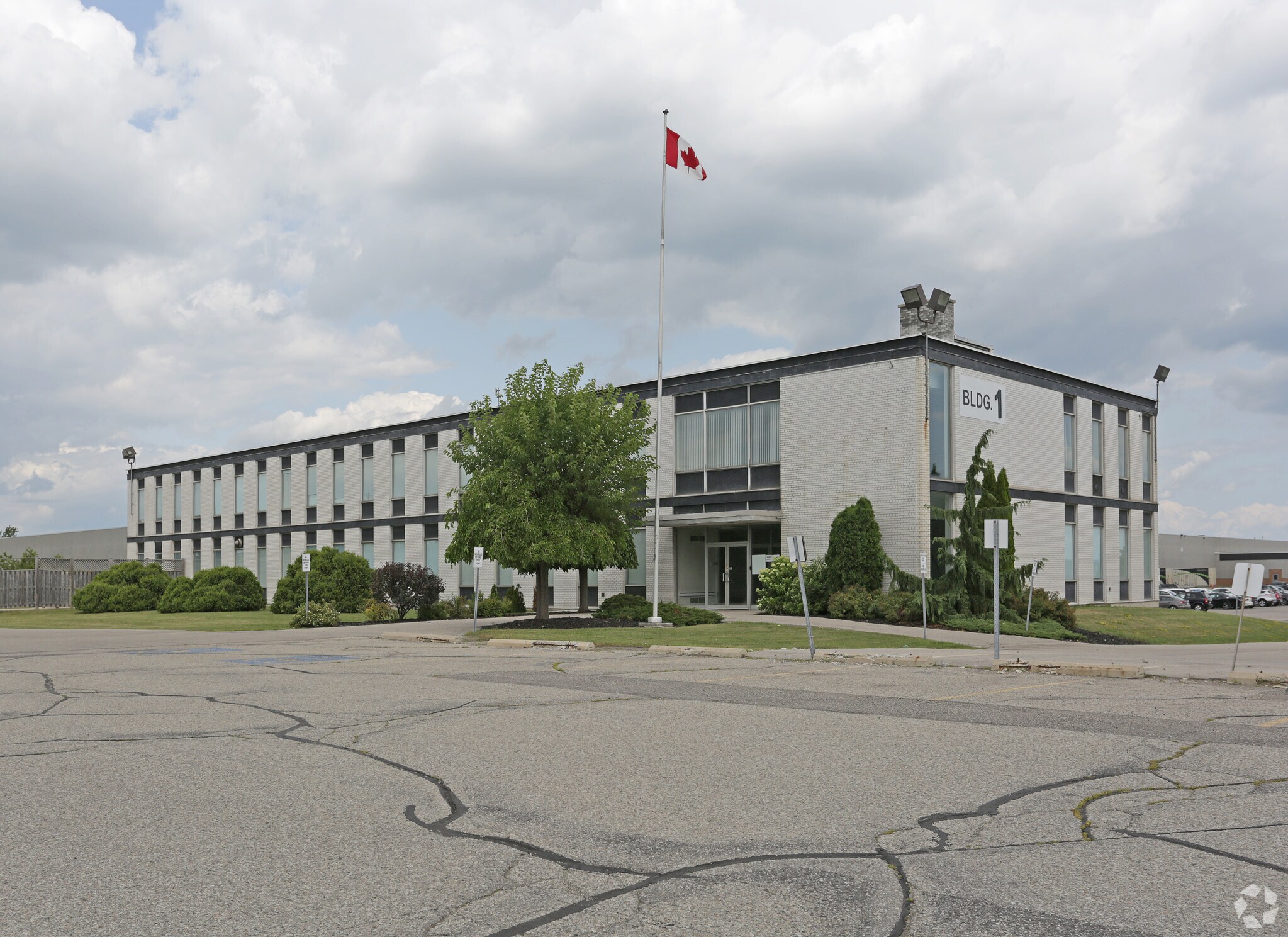 225 Henry St, Brantford, ON à louer Photo principale– Image 1 sur 4