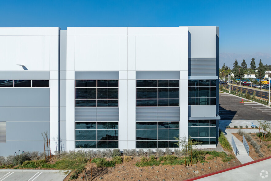 13402 Yorba Ave, Chino, CA à louer - Photo de l’immeuble – Image 2 sur 7