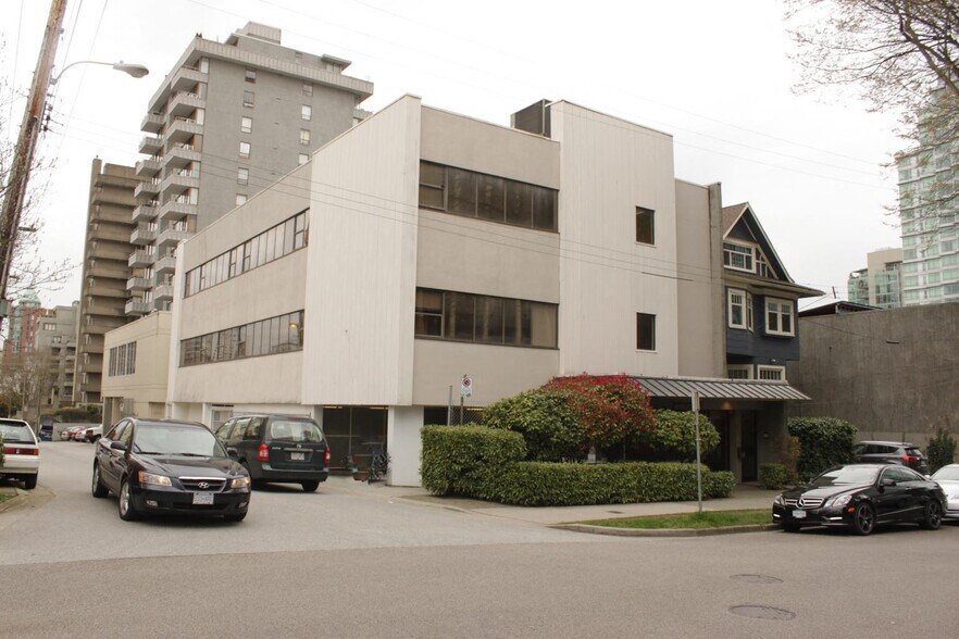 761 Cardero St, Vancouver, BC à louer - Photo de l’immeuble – Image 1 sur 1