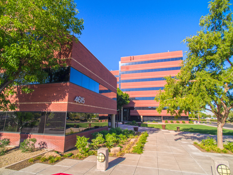 4615 E Elwood St, Phoenix, AZ à louer - Photo de l’immeuble – Image 1 sur 9