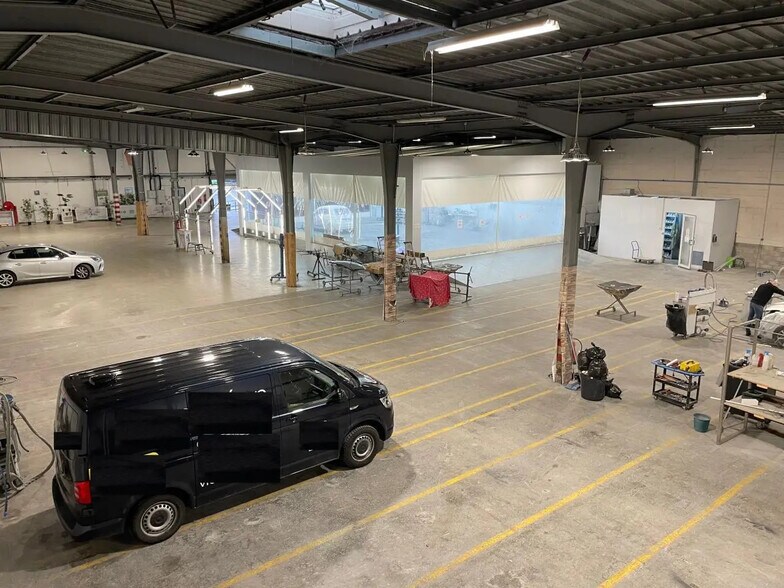 Local d’activités dans Mérignac à louer - Photo de l’immeuble – Image 2 sur 13