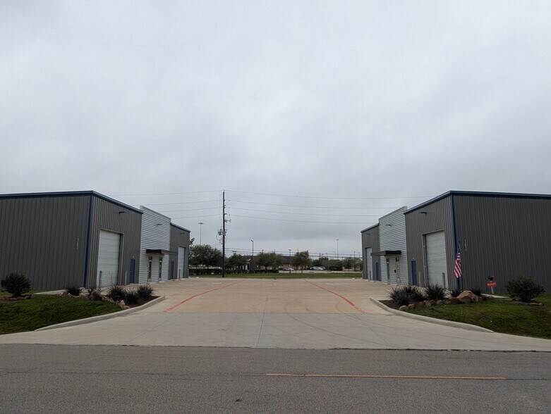 12015 Woodworth Dr, Cypress, TX à louer - Photo de l’immeuble – Image 3 sur 19