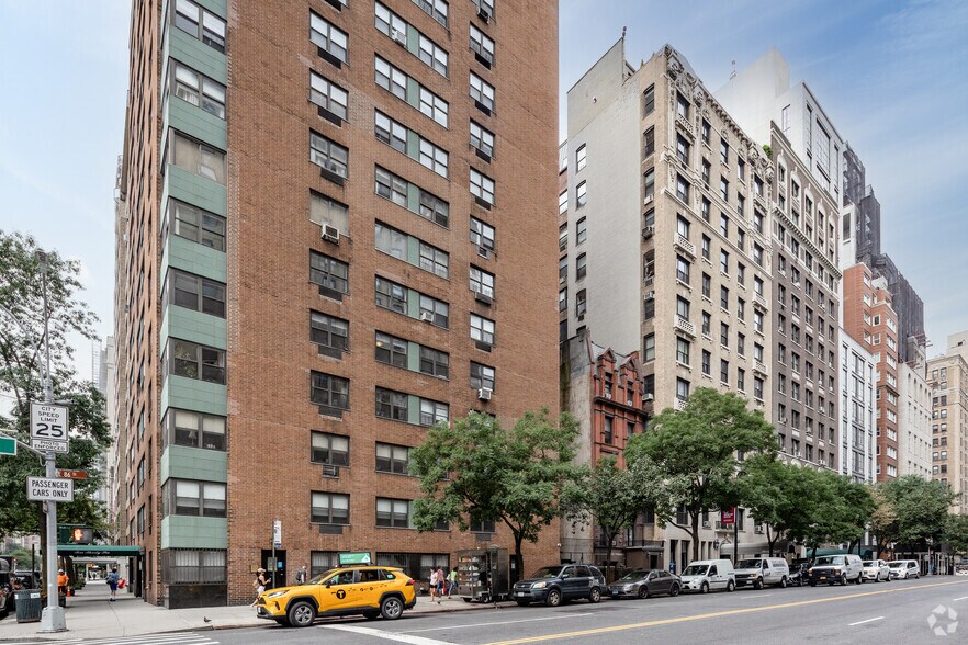 1036 Park Ave, New York, NY à vendre - Photo de l’immeuble – Image 2 sur 4