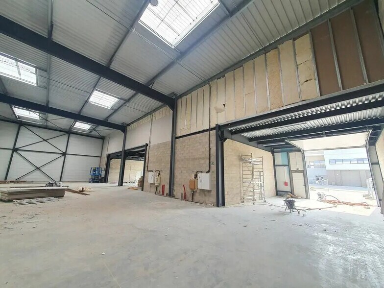 Local d'activités dans Bondoufle à vendre - Photo de l’immeuble – Image 3 sur 10